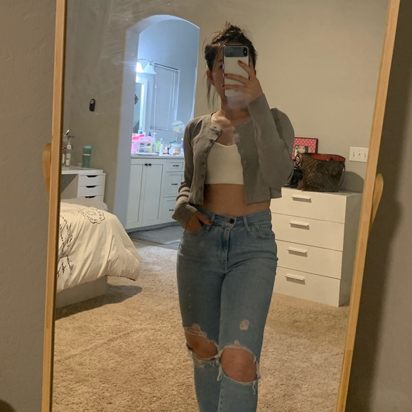 Tops - NWT Grey Cropped Long Sleeves Cardigan